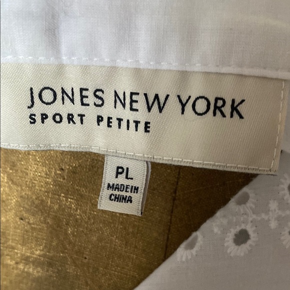 White Casual  Shirt with Embroidered Vertical Stripes - Picture 2 of 5